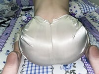 Em gái phi bóng