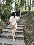 Em sinh viên đi tham quan tiện thể public khoe lồn