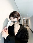Đang show hàng ở chung cư thì bị người lạ phát hiện (PIC)