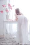 Em mẫu ruột nude cùng bộ trang phục áo dài