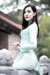 Em mẫu ruột nude cùng bộ trang phục áo dài