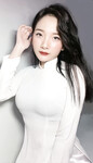 Em mẫu ruột nude cùng bộ trang phục áo dài