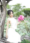 Em mẫu ruột nude cùng bộ trang phục áo dài