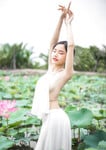 Em mẫu ruột nude cùng bộ trang phục áo dài