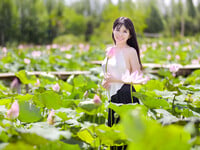 Em mẫu ruột nude cùng bộ trang phục áo dài