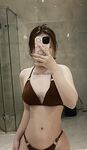 Em gái bikini