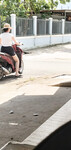 Em thì qua ban ngày ,chị thì hẹn tối