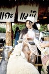 Con đĩ xăm trổ lồn múp vú to dâm đãng