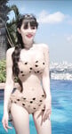 Sau lớp áo bên trong em có gì?