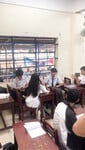 quay lén bạn cùng lớp