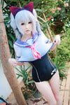 Em vú tròn cosplay loli