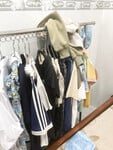 Qua nhà chở con bạn đi học lén vô phòng lúc nó đi tắm
