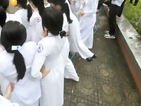 Mấy em áo dài mupp qua