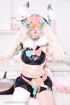 Gái Việt ZinieQ (@zinie) cosplay Varesa từ Genshin Impact