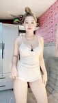 Em gái xinh Thảo Hiền show vú quá to của mình