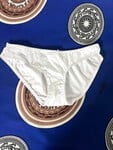 Thích bú liếm quần lót