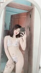 Nhưng cô em mới lớn thích khoe hàng