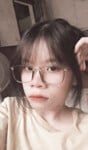 Loli mình dây em kính cận vượt cầu, em thương kính...
