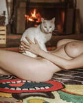 Ảnh nude với mèo