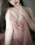 Bé Nhi ở quận 8 lần đầu tiên dấn thân vào bán quạt hơi e dè.