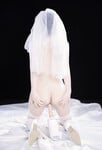 Cô dâu chụp ảnh nude để kỉ niệm ngày cưới của mình