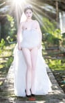 Bộ ảnh nude khiêu dâm public của 2 cô dâu dâm đãng