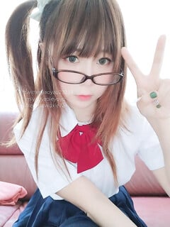 Em chụp ảnh sexy với đồng phục học sinh